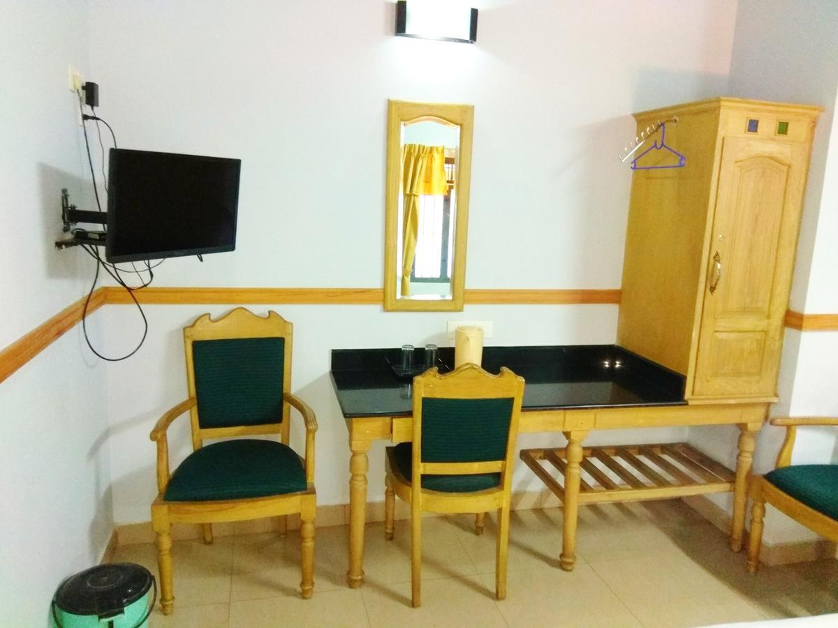 Hotel Maple Regency Kochi Extérieur photo