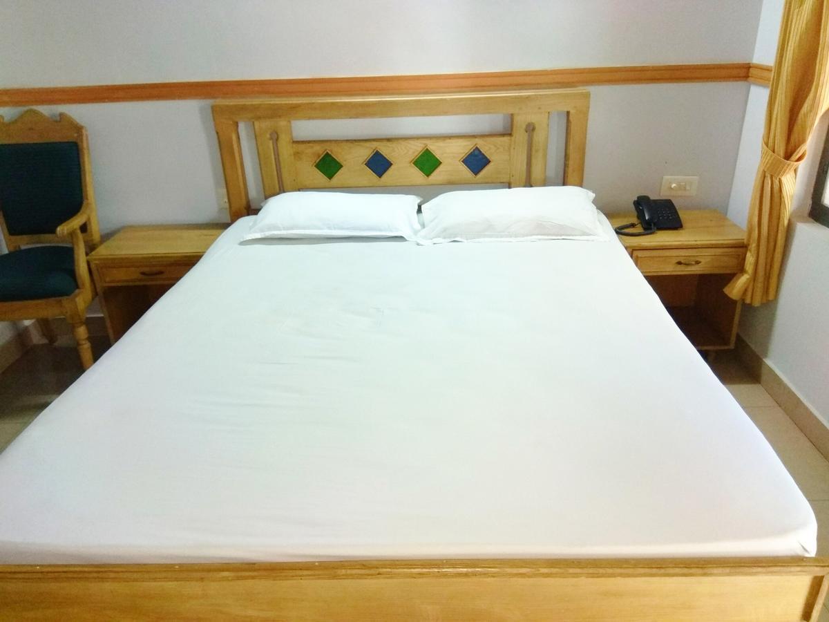 Hotel Maple Regency Kochi Extérieur photo