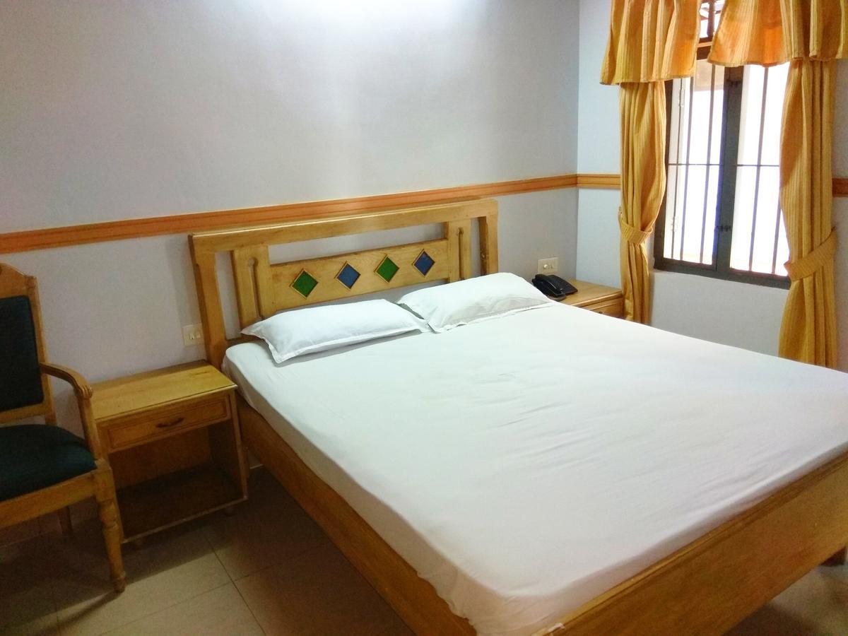 Hotel Maple Regency Kochi Extérieur photo