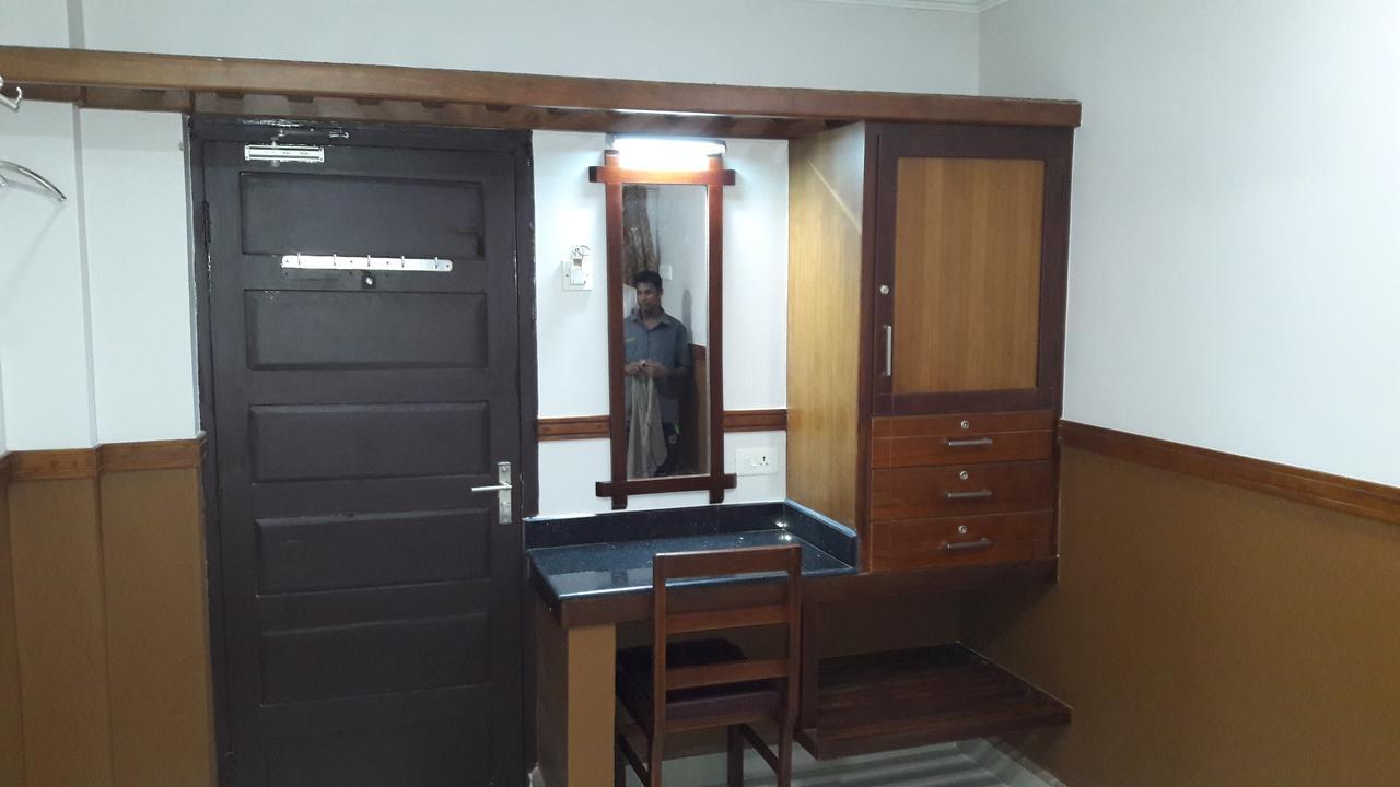Hotel Maple Regency Kochi Extérieur photo