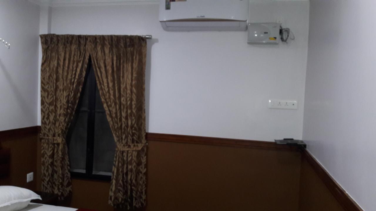 Hotel Maple Regency Kochi Extérieur photo