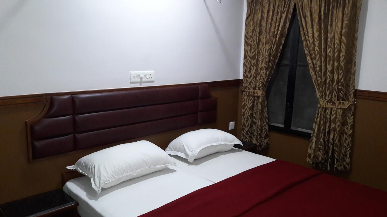 Hotel Maple Regency Kochi Extérieur photo