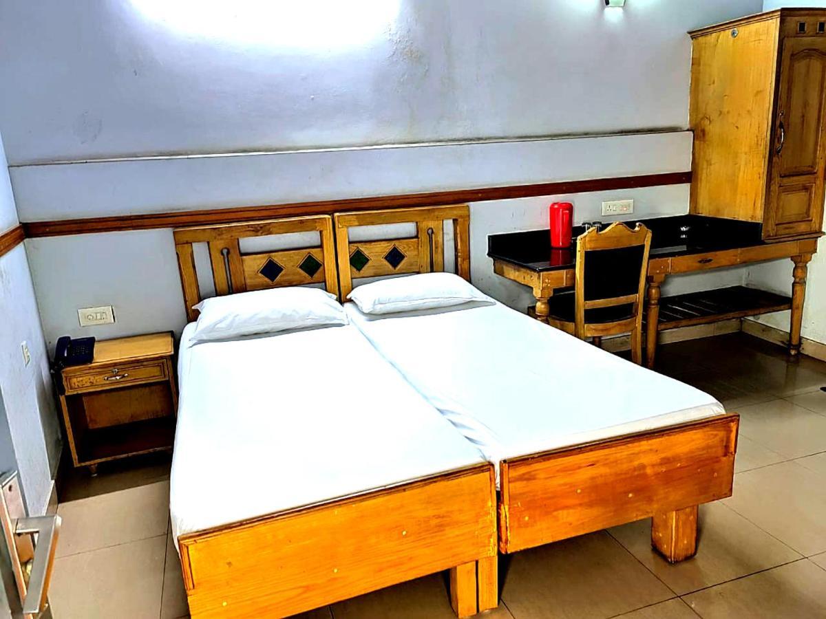 Hotel Maple Regency Kochi Extérieur photo