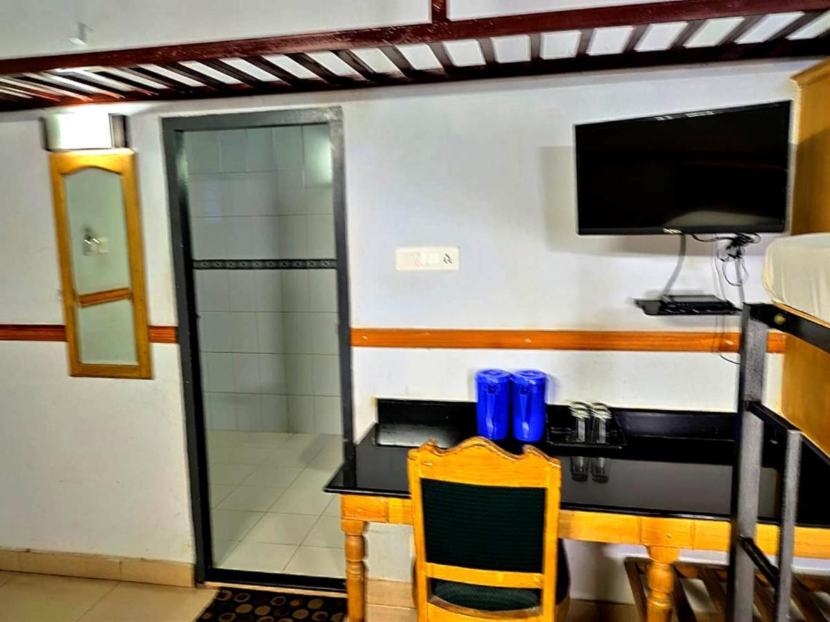 Hotel Maple Regency Kochi Extérieur photo