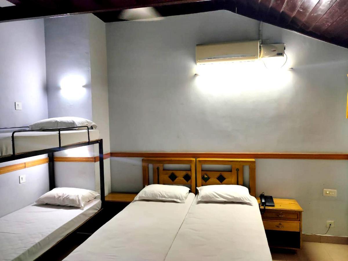 Hotel Maple Regency Kochi Extérieur photo