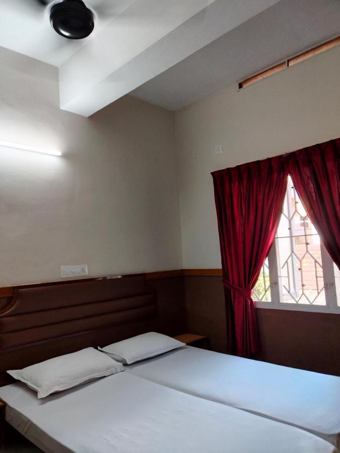 Hotel Maple Regency Kochi Extérieur photo