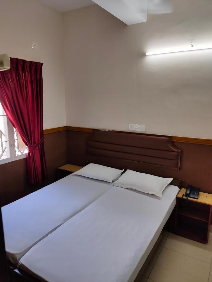 Hotel Maple Regency Kochi Extérieur photo