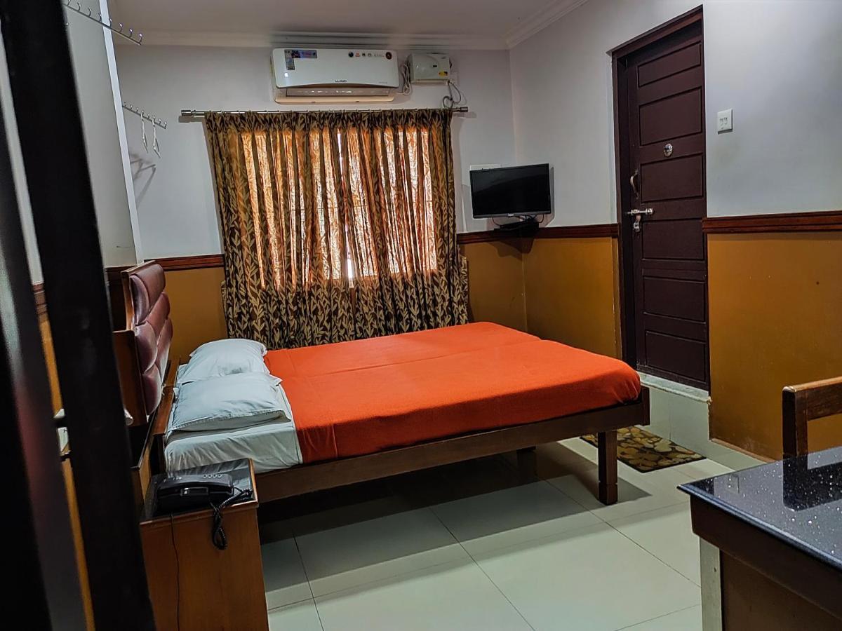 Hotel Maple Regency Kochi Extérieur photo